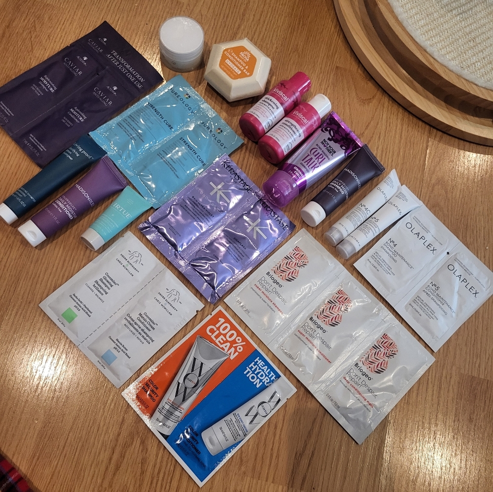 Shampoo and conditioner sample set